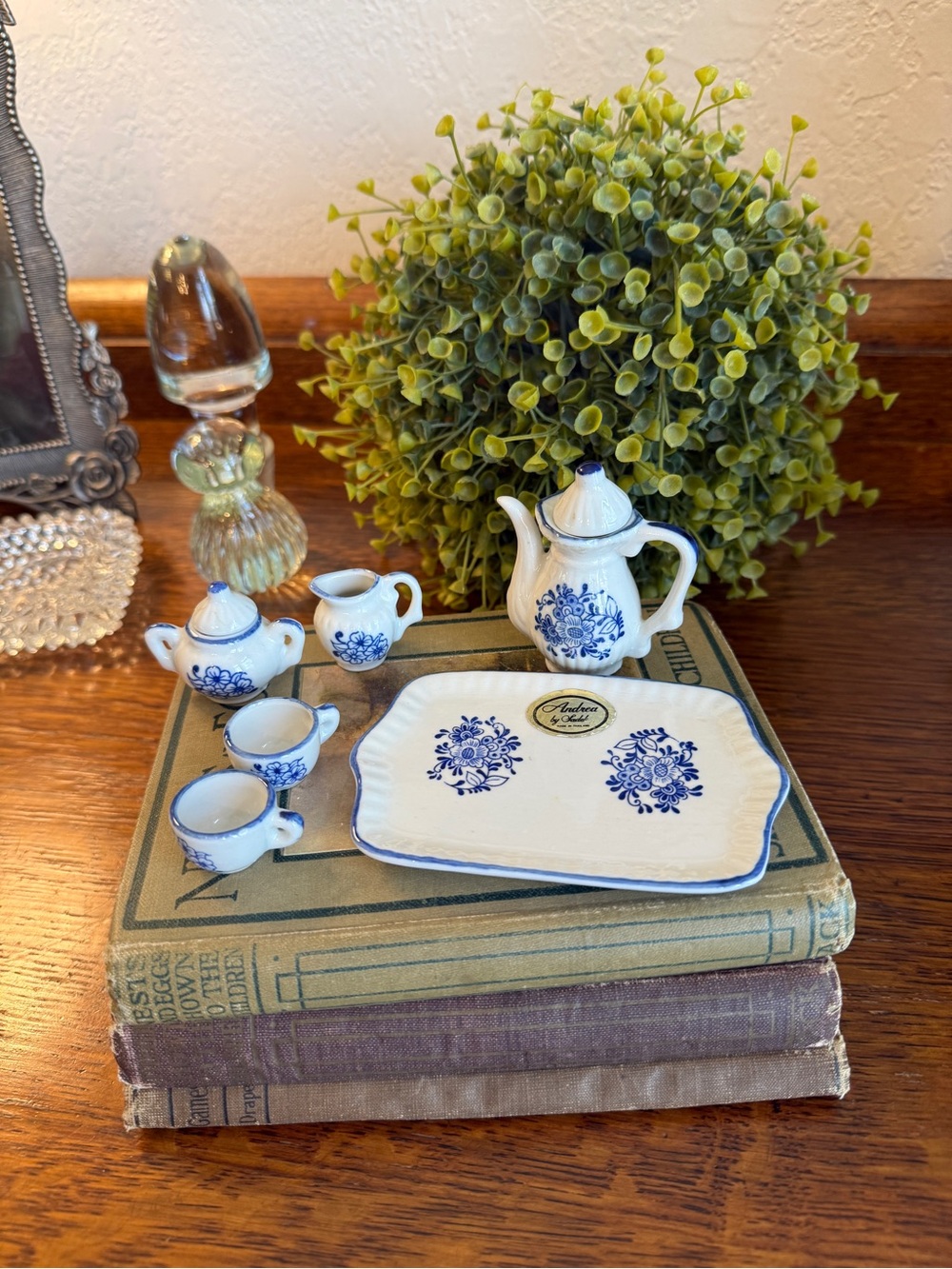 Vintage miniature White and Blue Porcelain Tea Set - Classic Floral Design - Picture 16 of 17
